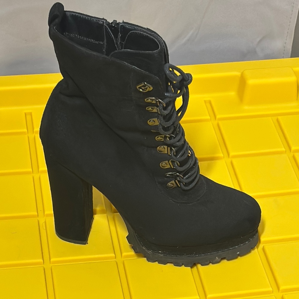 Glaze Black Heeled Lace-Up Boots
